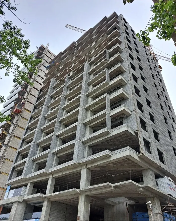 عکس واقعی سازهٔ در حال ساخت برج حس زندگی محمودآباد